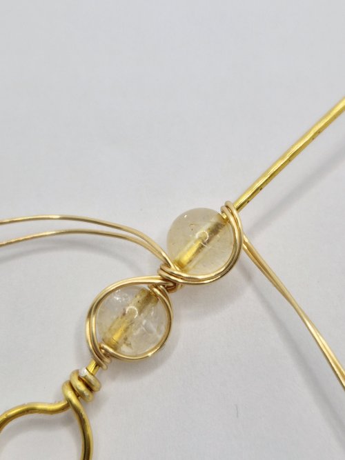 Natalie Patten's Bead and Wire Bracelet with Attached Clasp - , Contemporary Wire Jewelry, Wire Wrapping, Wrapping, Wire Wrapping Jewelry, frame the bead with the fine wires
