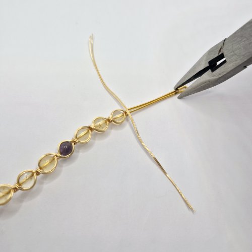 Natalie Patten's Bead and Wire Bracelet with Attached Clasp - , Contemporary Wire Jewelry, Wire Wrapping, Wrapping, Wire Wrapping Jewelry, squeeze the wires together
