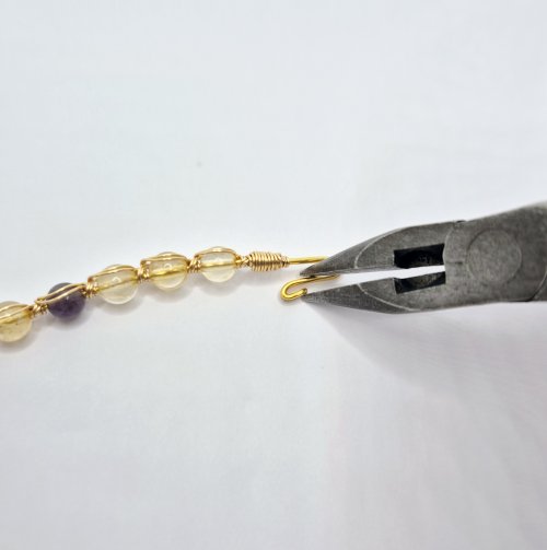 Natalie Patten's Bead and Wire Bracelet with Attached Clasp - , Contemporary Wire Jewelry, Wire Wrapping, Wrapping, Wire Wrapping Jewelry, pinch the end