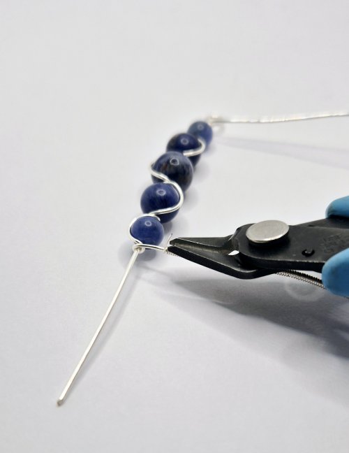 Natalie Patten's Graduated Bead Component - , Contemporary Wire Jewelry, Wire Wrapping, Wrapping, Wire Wrapping Jewelry, trim the tail of the coiling wire