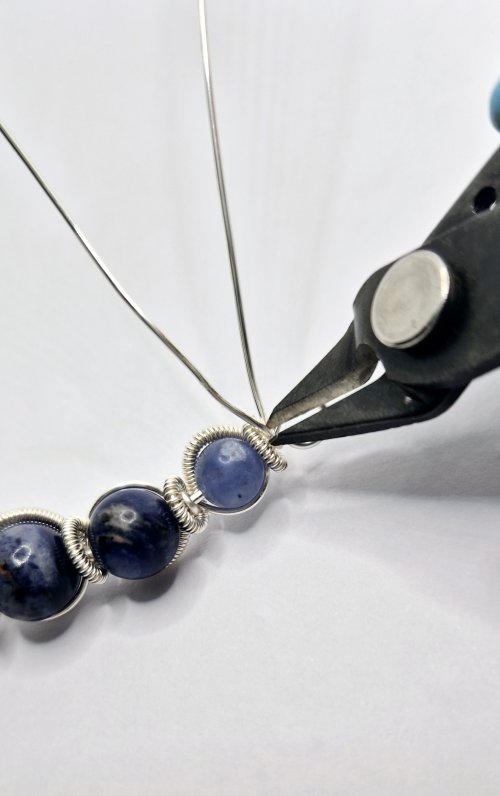 Natalie Patten's Graduated Bead Component - , Contemporary Wire Jewelry, Wire Wrapping, Wrapping, Wire Wrapping Jewelry, trim and tuck the wires