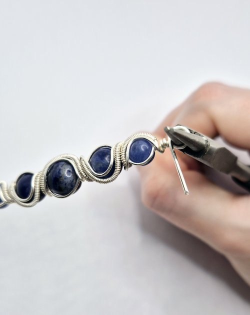 Natalie Patten's Graduated Bead Component - , Contemporary Wire Jewelry, Wire Wrapping, Wrapping, Wire Wrapping Jewelry, form a loop