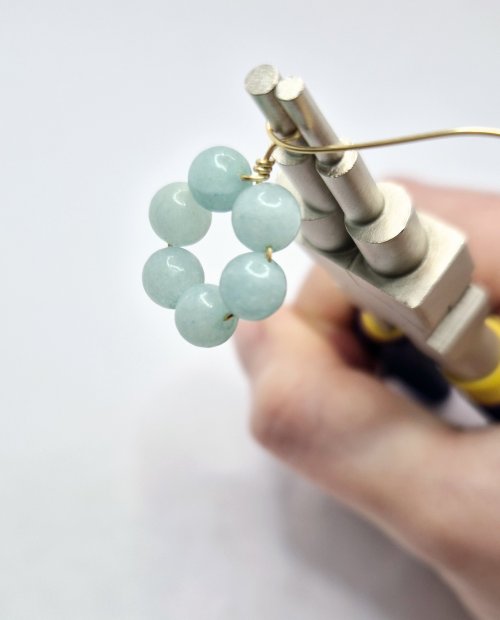 Natalie Patten's Beaded Flower Connector - , Contemporary Wire Jewelry, Loops, Wire Loop, Wrapped Wire Loop, make a loop