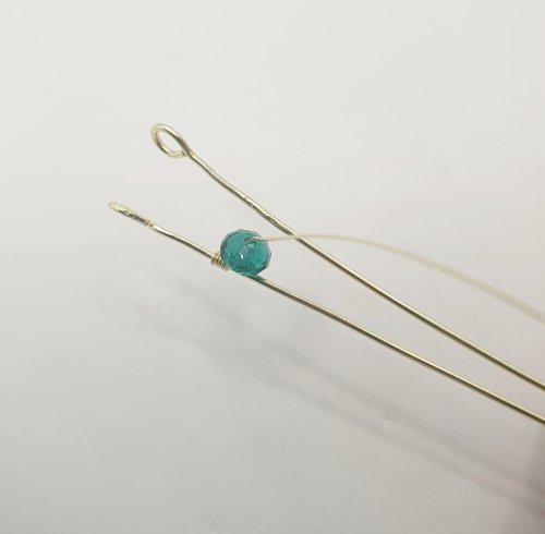 Natalie Patten's Simple Beaded Bangle Bracelet - , Contemporary Wire Jewelry, Wire Wrapping, Wrapping, Wire Wrapping Jewelry, line up the second base wire