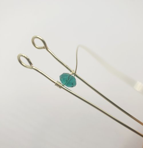 Natalie Patten's Simple Beaded Bangle Bracelet - , Contemporary Wire Jewelry, Wire Wrapping, Wrapping, Wire Wrapping Jewelry, wrap the weaving wire around the base wire