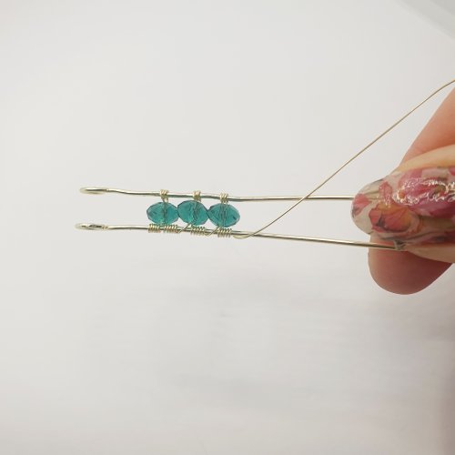 Natalie Patten's Simple Beaded Bangle Bracelet - , Contemporary Wire Jewelry, Wire Wrapping, Wrapping, Wire Wrapping Jewelry, keep the wires parallel