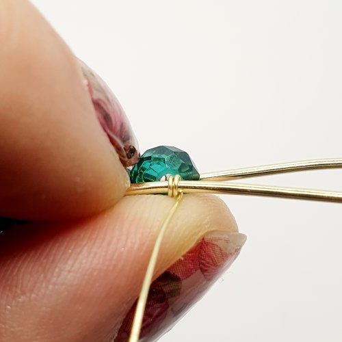 Natalie Patten's Simple Beaded Bangle Bracelet - , Contemporary Wire Jewelry, Wire Wrapping, Wrapping, Wire Wrapping Jewelry, Gently applying pressure to the bead will allow room for the weaving wire to travel back through the bead from the top base wire to the bottom.