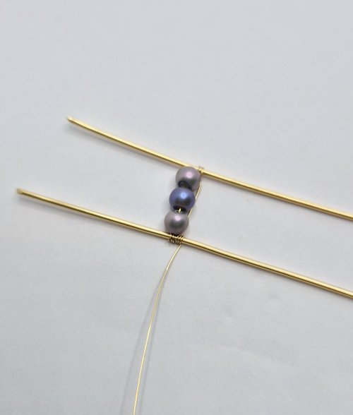 Natalie Patten's Channel-set Beaded Cuff Bracelet - , Contemporary Wire Jewelry, Wire Wrapping, Wrapping, Wire Wrapping Jewelry, keep the base wires parallel