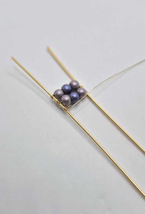 Natalie Patten's Channel-set Beaded Cuff Bracelet - , Contemporary Wire Jewelry, Wire Wrapping, Wrapping, Wire Wrapping Jewelry, keep the beads together and the weaving wire taut