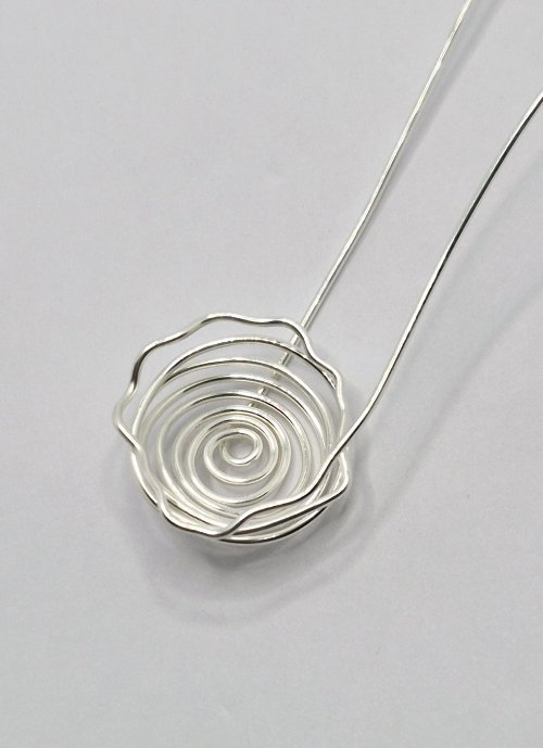 Natalie Patten's Birds Nest Pendant - , Contemporary Wire Jewelry, Wire Wrapping, Wrapping, Wire Wrapping Jewelry, Weaving, Wire Weaving, Weaving Wire, Form the last coil