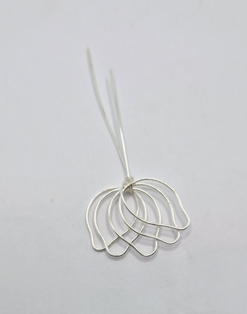 Natalie Patten's Lotus Pendant - , Contemporary Wire Jewelry, Wire Wrapping, Wrapping, Wire Wrapping Jewelry, Pry petals apart