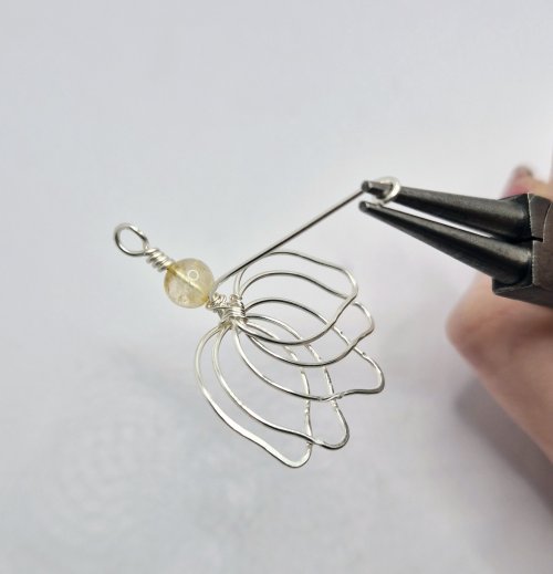 Natalie Patten's Lotus Pendant - , Contemporary Wire Jewelry, Wire Wrapping, Wrapping, Wire Wrapping Jewelry, Create spiral