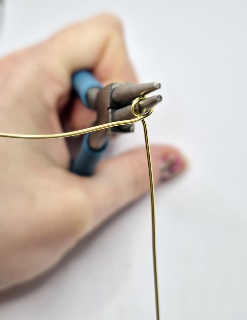 Natalie Patten's Planet Jewellery - , Contemporary Wire Jewelry, Wire Wrapping, Wrapping, Wire Wrapping Jewelry, form a loop