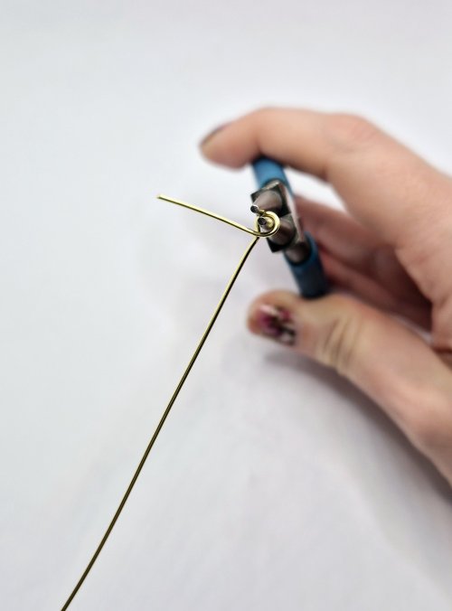 Natalie Patten's Planet Jewellery - , Contemporary Wire Jewelry, Wire Wrapping, Wrapping, Wire Wrapping Jewelry, form a loop