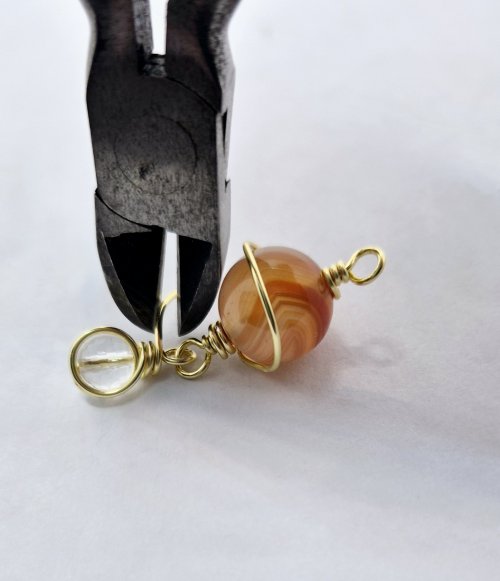Natalie Patten's Planet Jewellery - , Contemporary Wire Jewelry, Wire Wrapping, Wrapping, Wire Wrapping Jewelry, cut off excess wire and tuck in the end