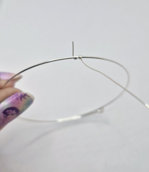 Natalie Patten's Herringbone Memory Wrap Wire Bangle - , Contemporary Wire Jewelry, Wire Wrapping, Wrapping, Wire Wrapping Jewelry, Wrap the weaving wire three times