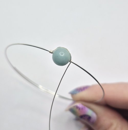 Natalie Patten's Herringbone Memory Wrap Wire Bangle - , Contemporary Wire Jewelry, Wire Wrapping, Wrapping, Wire Wrapping Jewelry, close to the bead and turn the bangle towards 
