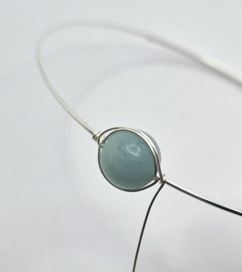 Natalie Patten's Herringbone Memory Wrap Wire Bangle - , Contemporary Wire Jewelry, Wire Wrapping, Wrapping, Wire Wrapping Jewelry, Bring the wire back around the bead