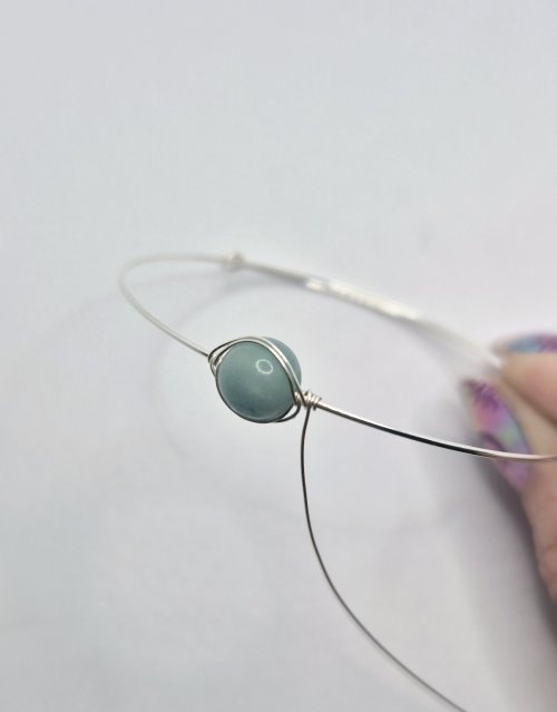 Natalie Patten's Herringbone Memory Wrap Wire Bangle - , Contemporary Wire Jewelry, Wire Wrapping, Wrapping, Wire Wrapping Jewelry, Each wrap should be positioned behind the last wrap