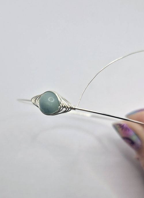 Natalie Patten's Herringbone Memory Wrap Wire Bangle - , Contemporary Wire Jewelry, Wire Wrapping, Wrapping, Wire Wrapping Jewelry,  wrap the weaving wire twice 