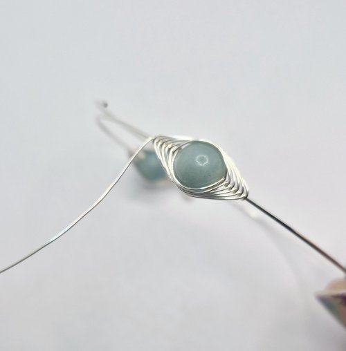 Natalie Patten's Herringbone Memory Wrap Wire Bangle - , Contemporary Wire Jewelry, Wire Wrapping, Wrapping, Wire Wrapping Jewelry, wrap the weaving wire twice around the core