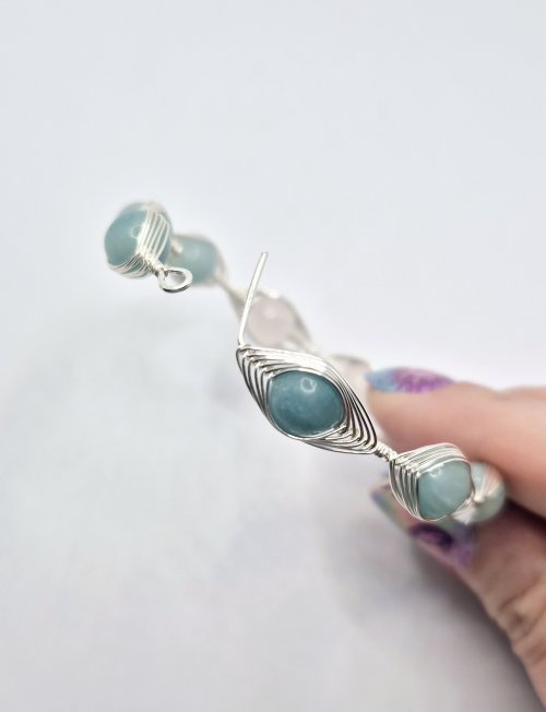 Natalie Patten's Herringbone Memory Wrap Wire Bangle - , Contemporary Wire Jewelry, Wire Wrapping, Wrapping, Wire Wrapping Jewelry, Bend the memory wire