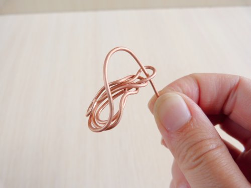Oksana Truhan's Elegant Pendant - , Contemporary Wire Jewelry, Weaving, Wire Weaving, Weaving Wire, bring the wire through the loop