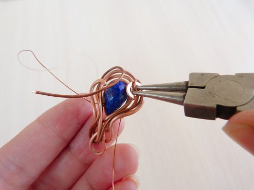 Oksana Truhan's Elegant Pendant - , Contemporary Wire Jewelry, Weaving, Wire Weaving, Weaving Wire, lash the ends to the frame