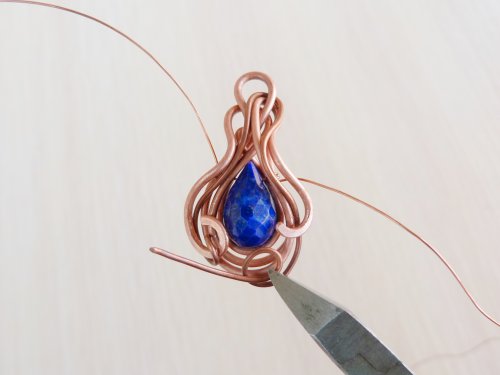 Oksana Truhan's Elegant Pendant - , Contemporary Wire Jewelry, Weaving, Wire Weaving, Weaving Wire, lash the ends to the frame
