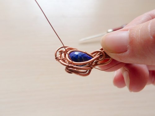 Oksana Truhan's Elegant Pendant - , Contemporary Wire Jewelry, Weaving, Wire Weaving, Weaving Wire, weave the frames together