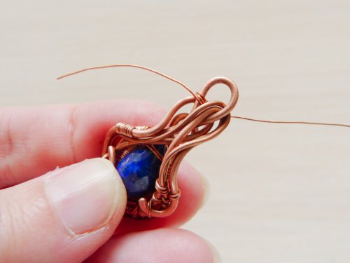 Oksana Truhan's Elegant Pendant - , Contemporary Wire Jewelry, Weaving, Wire Weaving, Weaving Wire, weave the tops of the frames together