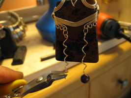 Joe Rushing's Obsidian Dangle Ladder Necklace - , Classic Wire Jewelry, Wire Wrapping, Wrapping, Wire Wrapping Jewelry, Using a Flush cutter on coils