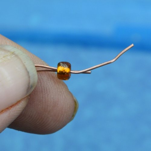 Deborah Kelly's Wire Spider Ornament - , Holiday Designs, , Thread the two wires thru the seed bead.