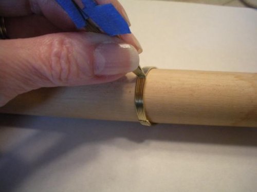 Judy Larson's Sweetheart Round Cabochon Pendant - , Classic Wire Jewelry, Wire Wrapping, Wrapping, Wire Wrapping Jewelry, Carefully bend the bundle around the mandrel.