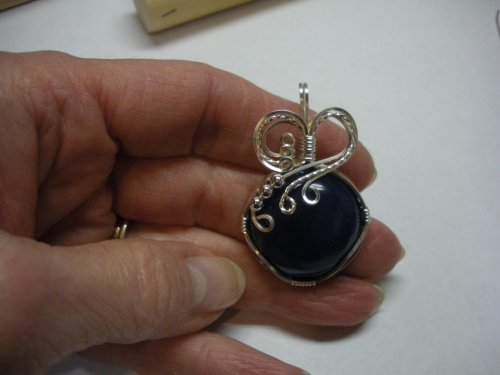 Judy Larson's Sweetheart Round Cabochon Pendant - , Classic Wire Jewelry, Wire Wrapping, Wrapping, Wire Wrapping Jewelry, Slide three 3mm beads on the longer wire.