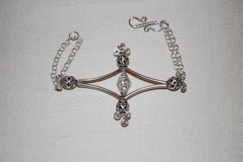 Mint Spring's Bali and Noodle Bead with Chain Bracelet, Contemporary Wire Jewelry. Wire Wrapping, Wrapping, Wire Wrapping Jewelry. .
