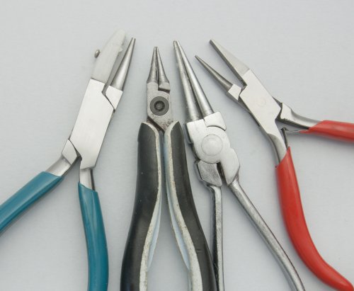 Kylie Jones's Perfecting simple loops to enhance your jewelry designs.  - , Findings & Components, Toggles & Clasps, Earwire & Headpin, Loops, Wire Loop, Wrapped Wire Loop, Use pliers with a flat plastic jaw to stop these marks.