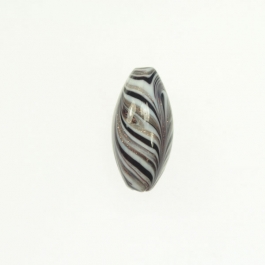 Art Nouveau Oval White, Size 25mm